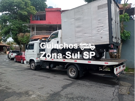 Guincho de utilitários na Avenida Bandeirantes 