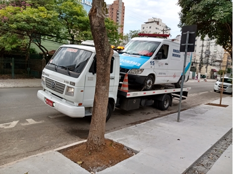 Guincho de Vans na Avenida Miguel Yunes 