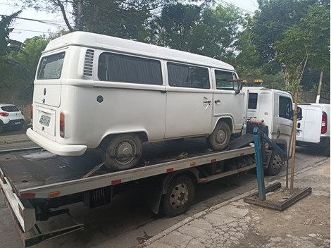Serviço de Guincho na Avenida Itapaiúna 